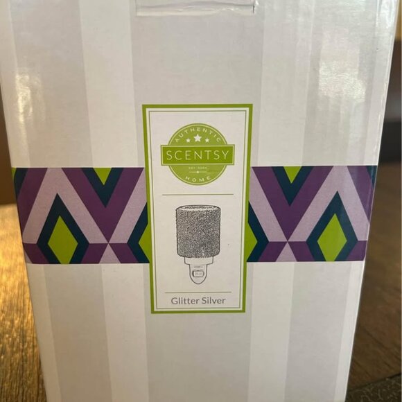 Scentsy mini warmer plug in - Picture 2 of 3